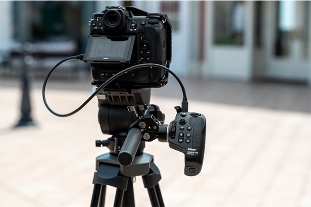Grip Nikon MC-N10 do zdalnego sterowania aparatami Nikon Z6 II, Z7 II oraz Z9