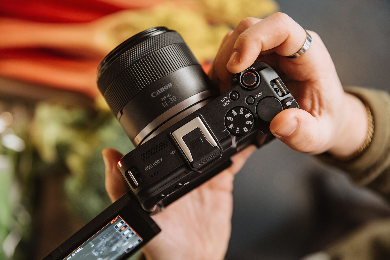 Bezlusterkowiec Canon EOS R50 V (body) + Akcesoria SmallRig za 2zł