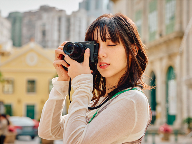 Aparat Panasonic Lumix DC-L10 (srebrny) + Dobierz dekiel automatyczny za 1zł!