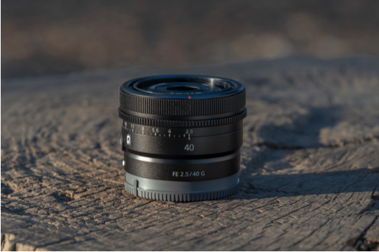 Bezlusterkowiec Sony A7C II (srebrny) + Obiektyw Sony FE 40mm f/2,5 G Lens SEL40F25G