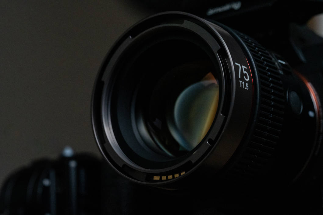 Obiektyw Samyang V-AF 75mm T1.9 (Sony FE)